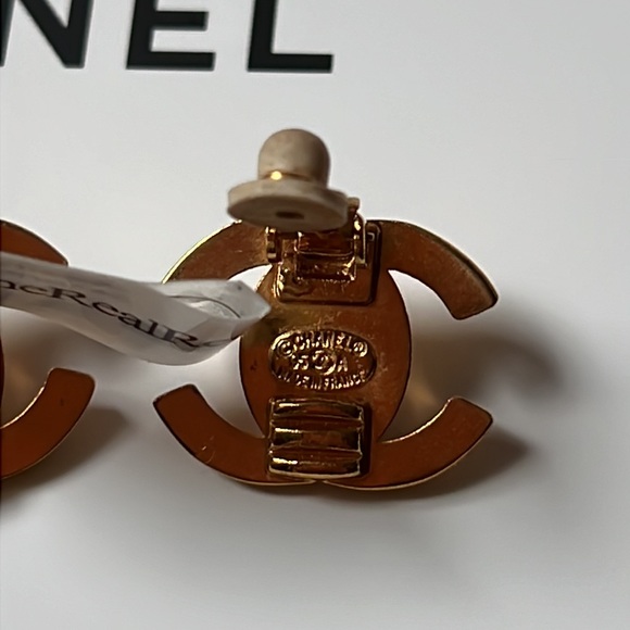 Chanel vintage turnlock clip on gold earrings - Picture 5 of 8